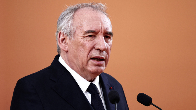 فرانسوا بايرو أمام امتحان صعب. رويترز