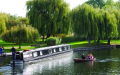 الصورة: أصحاب «البيوت العائمة» في بريطانيا يخشون تغيير القواعد التنظيمية