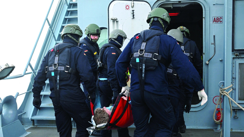 القوات تحاكي مواجهة عسكرية حقيقية. رويترز