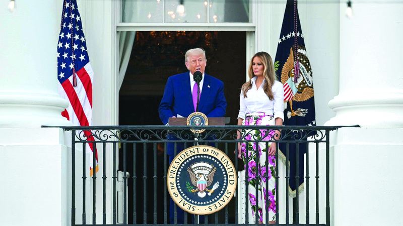 ترامب أكد أن نوافذ البيت الأبيض ثقيلة ومغلقة بإحكام حتى إن السيدة الأولى لا تستطيع فتحها.  أ.ف.ب