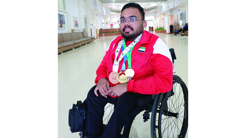نجم المنتخب الوطني لأصحاب الهمم ثاني الشحي يستعرض أبرز الميداليات والإنجازات. من المصدر
