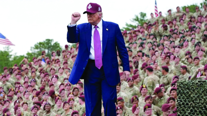 ترامب في منشأة «فورت براغ» العسكرية للاحتفال بمرور 250 عاماً على تأسيس الجيش. من المصدر