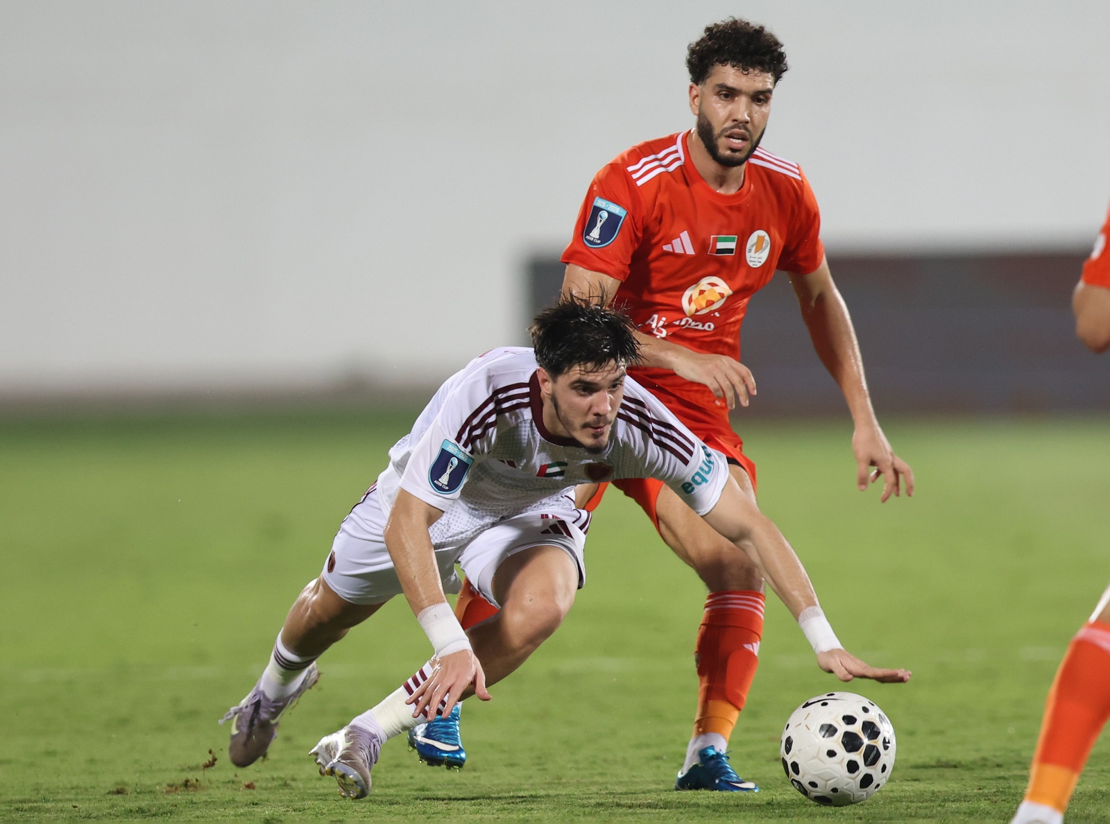 «ريمونتادا ساحرة» تؤهل الوحدة من ملعب عجمان