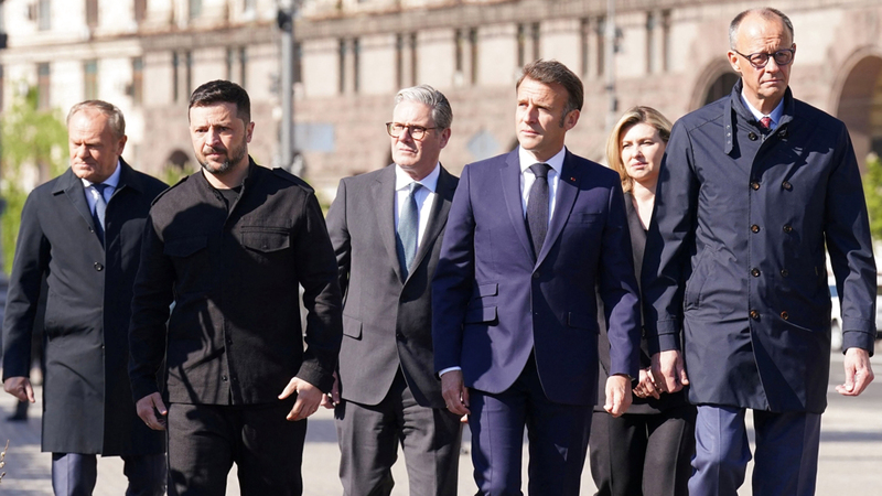 فريدريش ميرتس (أقصى اليمين) مع قادة أوروبا في كييف. رويترز