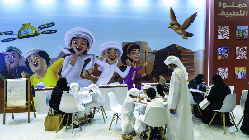 ورش متخصصة بتنمية الطفولة في جناح «الأكاديمية» في المعرض. من المصدر