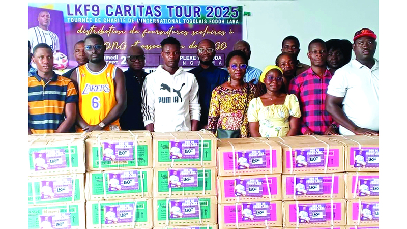 تبرعات لابا للمدارس في بلاده. من المصدر