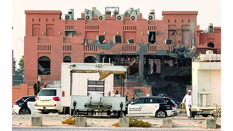 آثار الدمار في أحد المباني بسبب الاعتداء الإسرائيلي السافر على الدوحة. رويترز