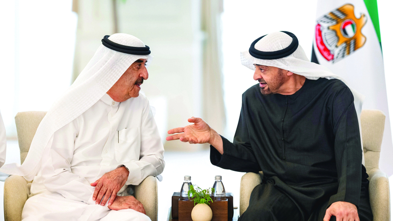 رئيس الدولة خلال استقباله حاكم أم القيوين. من المصدر