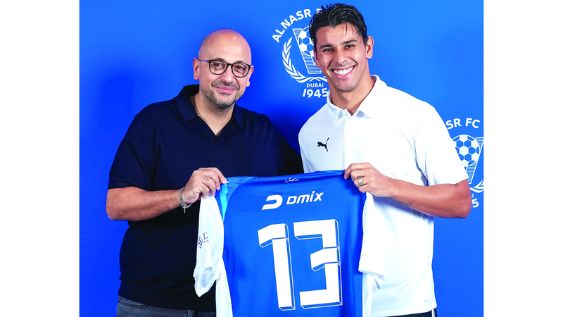 الشارقة يضم لاعب غايس السويدي.. والنصر يحل مشكلة الهجوم