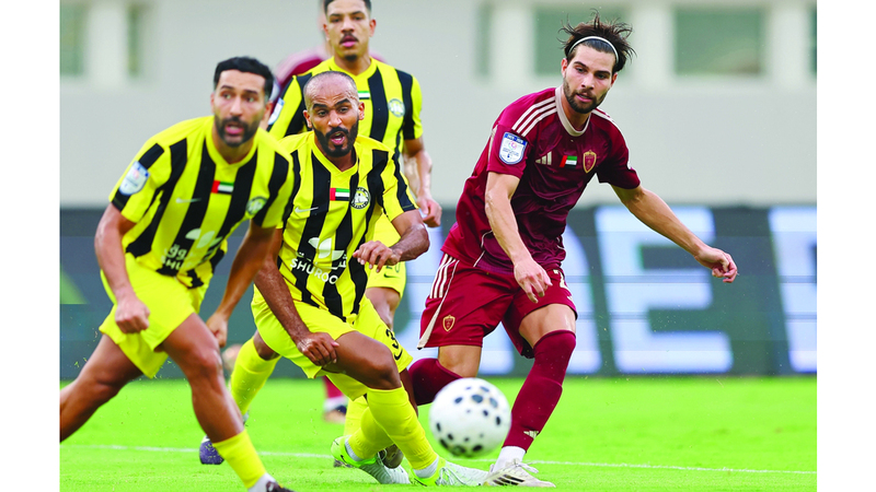 مواجهة الوحدة وكلباء انتهت بالتعادل من دون أهداف. تصوير: زيشان أحمد