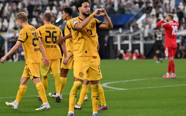 الصورة: خلاف على ضربة جزاء يتسبب بمشهد مخجل لنادٍ كبير في دوري أبطال أوروبا (فيديو)