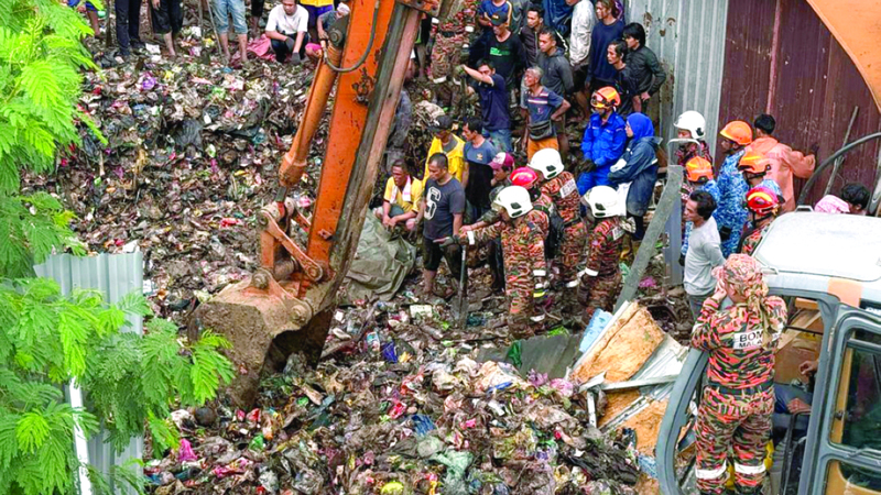 فرق إنقاذ من ولايات مجاورة ساعدت في إزالة آثار الكارثة. إي.بي.إيه