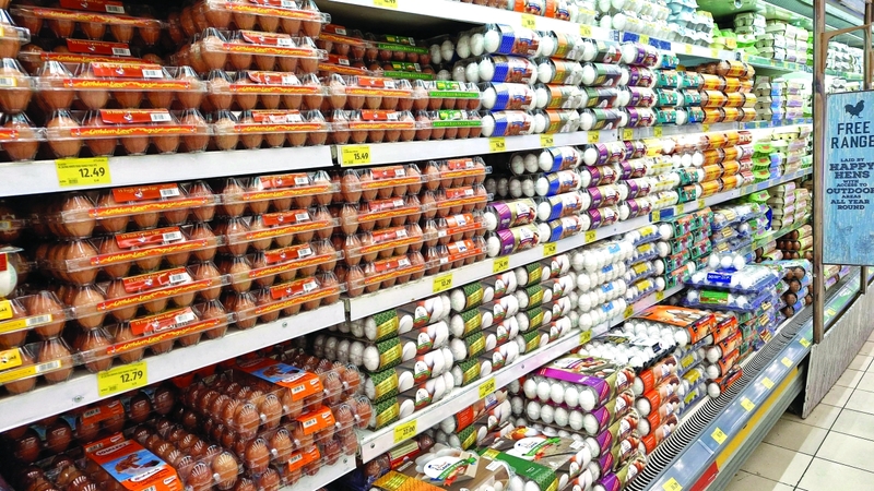 مطالب بشمول سلع مثل بيض المائدة في التخفيضات الدائمة. الإمارات اليوم