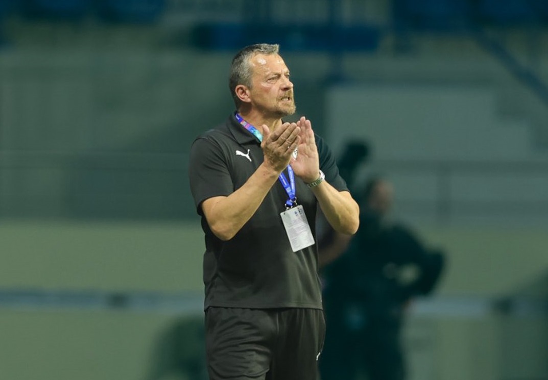 يوكانوفيتش: شباب الأهلي كان محظوظاً بالفوز على النصر في الدقيقة الأخيرة