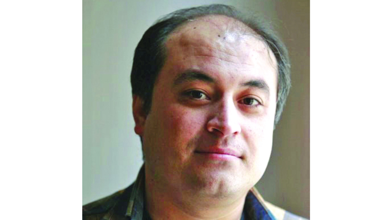 بارفیز باراتي مؤلف الكتاب. أرشيفية