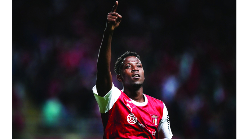 9 ملايين يورو تنقل الكونغولي بانزا إلى الجزيرة