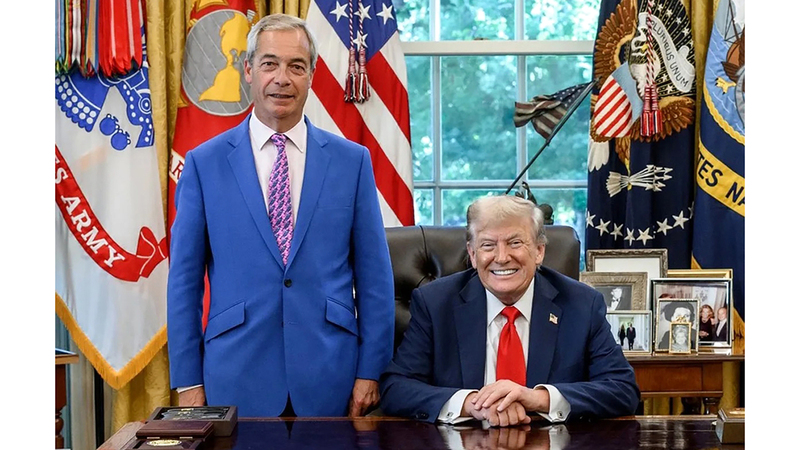 فاراج من أبرز مؤيدي ترامب في بريطانيا. من المصدر