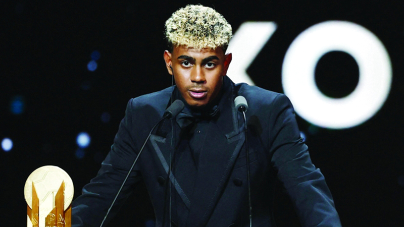 لامين جمال اكتفى بجائزة ريمون كوبا لأفضل لاعب تحت 21 عاماً. رويترز