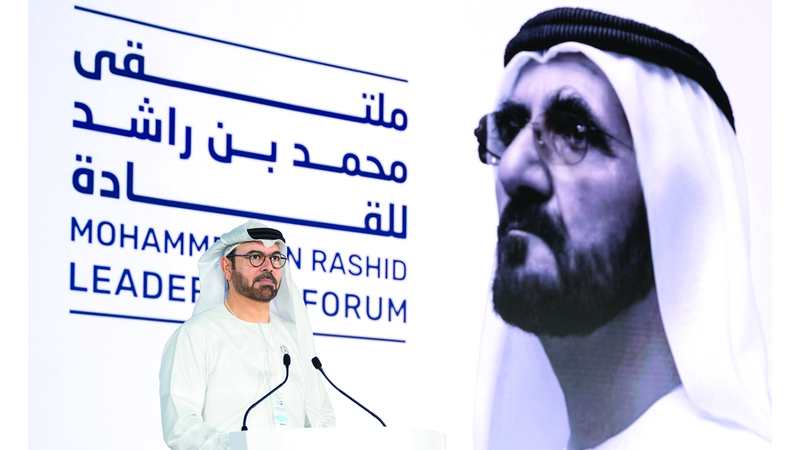 القرقاوي خلال كلمته الافتتاحية في «الملتقى». وام