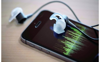 الصورة: الذكاء الاصطناعي يحوّل سماعات الأذن من أدوات بسيطة إلى أجهزة وظيفية متطورة