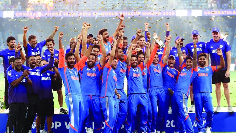 تتويج منتخب الهند للكريكيت على استاد دبي للكريكيت. رويترز