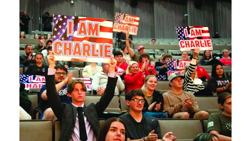 طلاب عبّروا عن تضامنهم مع تشارلي كيرك وموقفهم ضد العنف السياسي. من المصدر