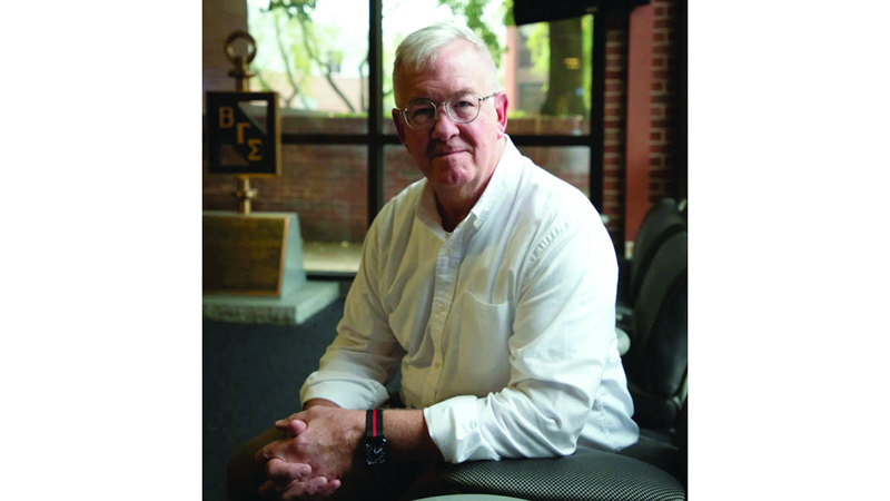 البروفيسور مايكل هيكس عارَض قرار فصل سويرز. من المصدر