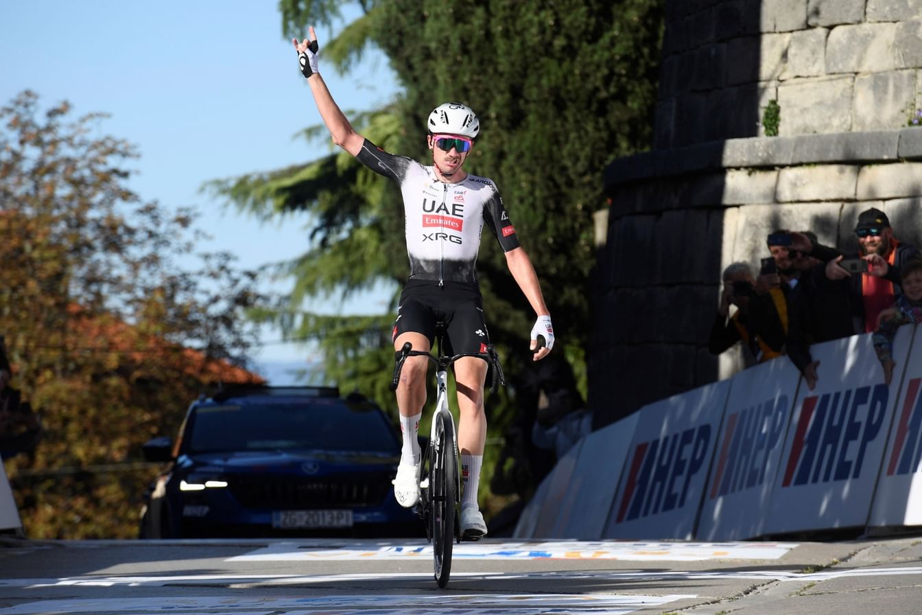 فريق الإمارات للدراجات يتوج بالمرحلة الرابعة لسباق كرو ريس في كرواتيا