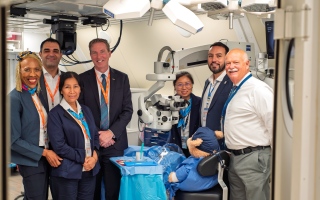 الصورة: «مستشفى العيون الطائر» تنجز 607 آلاف عملية جراحية وعلاج بالليزر