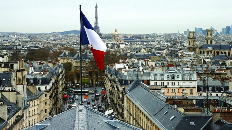 سيباستيان ليكورنو يحاول تشكيل خامس حكومة لفرنسا خلال عامين وهو معدل تغيير لم تشهده فرنسا منذ أكثر من نصف قرن. رويترز