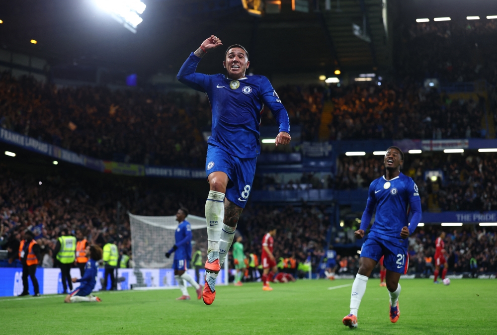 تشيلسي يلحق بليفربول هزيمة درامية جديدة في الدوري الإنجليزي