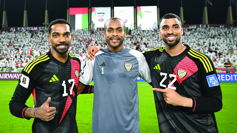 علي خصيف وخالد عيسى يحرصان على تذكير اللاعبين بمسؤولية ارتداء شعار المنتخب. من المصدر