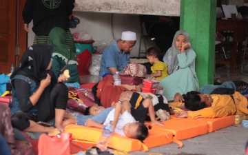 الصورة: إندونيسيا.. ارتفاع حصيلة ضحايا انهيار مدرسة إلى 61 شخصا