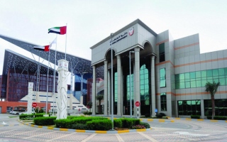 الصورة: الاستيلاء على 631.3 ألف درهم من رجل بعد سرقة بياناته البنكية