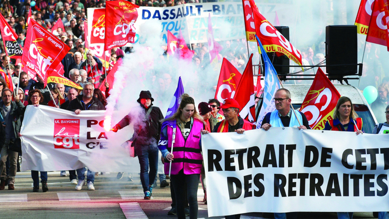 احتجاج في فرنسا ضد تعديل قانون المعاشات. رويترز