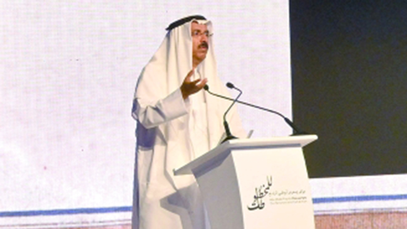 حبر من ذهب يتألق في أبوظبي على مدى 6 أشهر