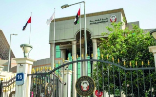 الصورة: 466.4 ألف درهم بدل أجور متأخرة ومكافأة نهاية خدمة لعامل