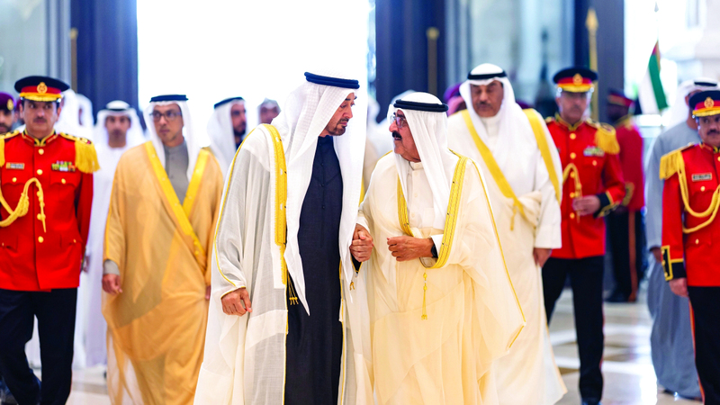 رئيس الدولة وأمير الكويت: ندعم وقف إطلاق النار في غزة وإرساء السلام الشامل والعادل