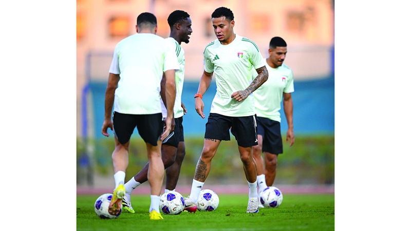 جانب من تدريبات المنتخب الوطني استعداداً لمواجهة عمان. من المصدر