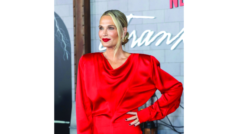 مولي سيمز. أرشيفية