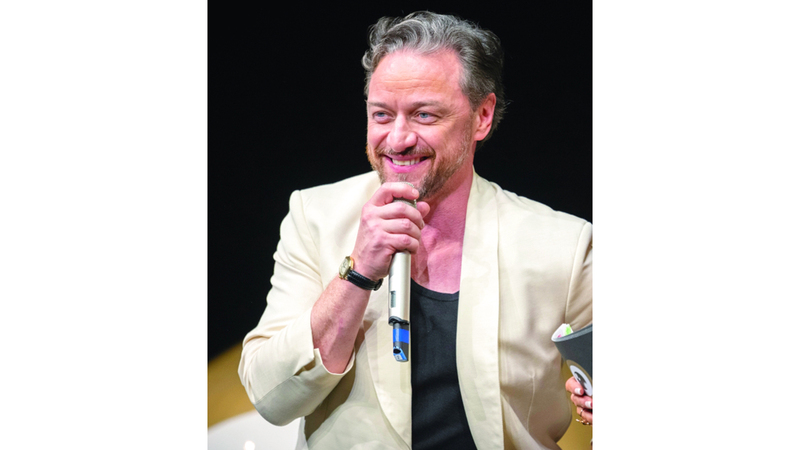 جيمس مكافوي.