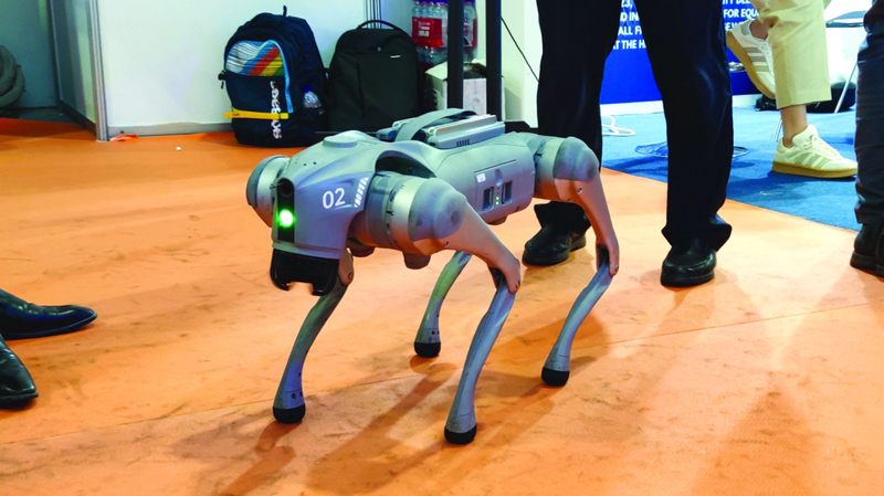 أحد «الروبوتات» الذي يمكنه تنفيذ مهام خطرة. الإمارات اليوم