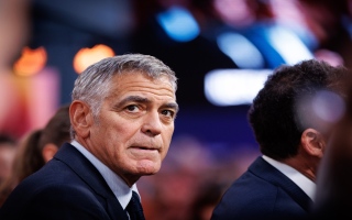 الصورة: جورج كلوني عن فيلمه الجديد: ليس تعيساً مثل بطل «جاي كيلي»