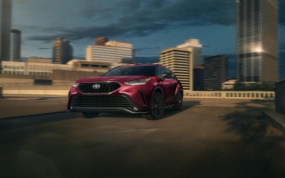 الصورة: تويوتا تخاطب العائلات بسيارة جديدة.. 8 مقاعد ومساحات واسعة