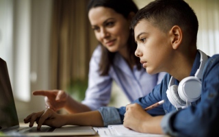 الصورة: 8 حالات من الطلبة أصحاب الهمم تستوجب وجود «معلم ظل»