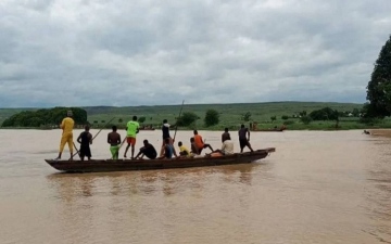 الصورة: مصرع 15 شخصا معظمهم من الأطفال جراء غرق قارب في غانا