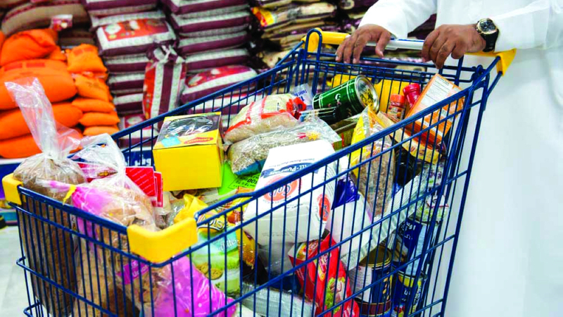 مستهلكون طالبوا برد فارق الأسعار خصوصاً أنهم اشتروا السلع باعتبارها مخفضة.أرشيفية