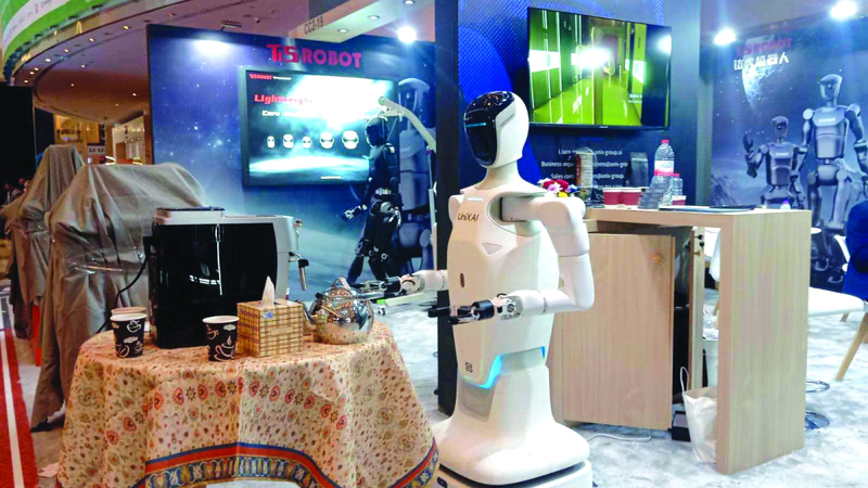 تقنيات الذكاء الاصطناعي سهّلت إمكانية الاعتماد على الروبوتات في قطاع الضيافة بشكل كبير. الإمارات اليوم