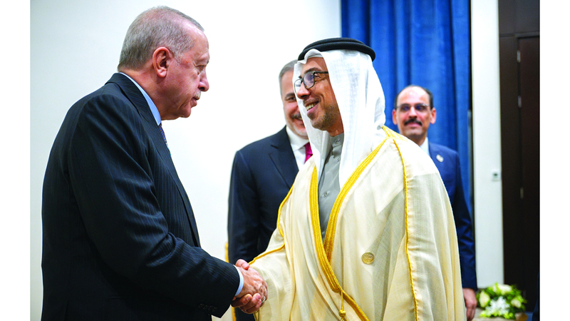 منصور بن زايد خلال لقائه الرئيس التركي رجب طيب أردوغان. وام