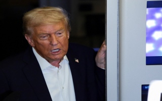 الصورة: صورة أغضبت ترامب: قد تكون الأسوأ على الإطلاق.. لقد أخفوا شعري